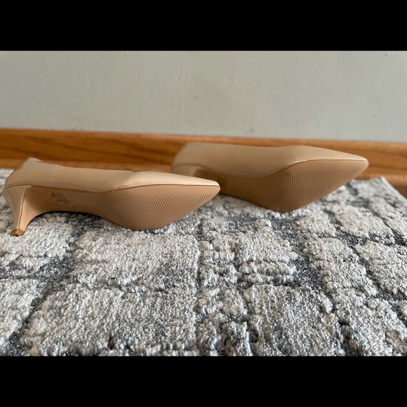 BRAND NEW -FOREVER LINK, point toe pumps - Picture 3 of 3